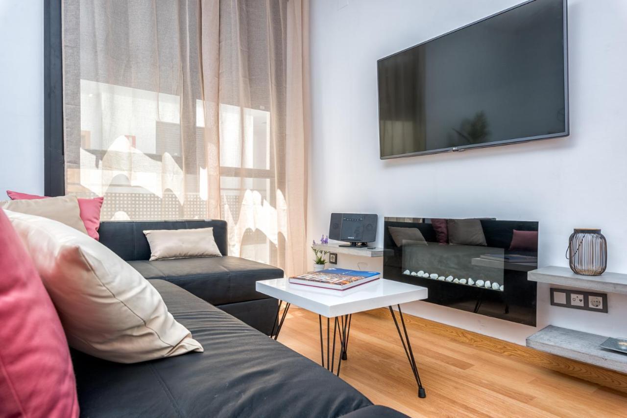 Atico Con Terraza Ac 1Hab En El Centro Y Piscina Comunitaria Apartment Malaga Ngoại thất bức ảnh