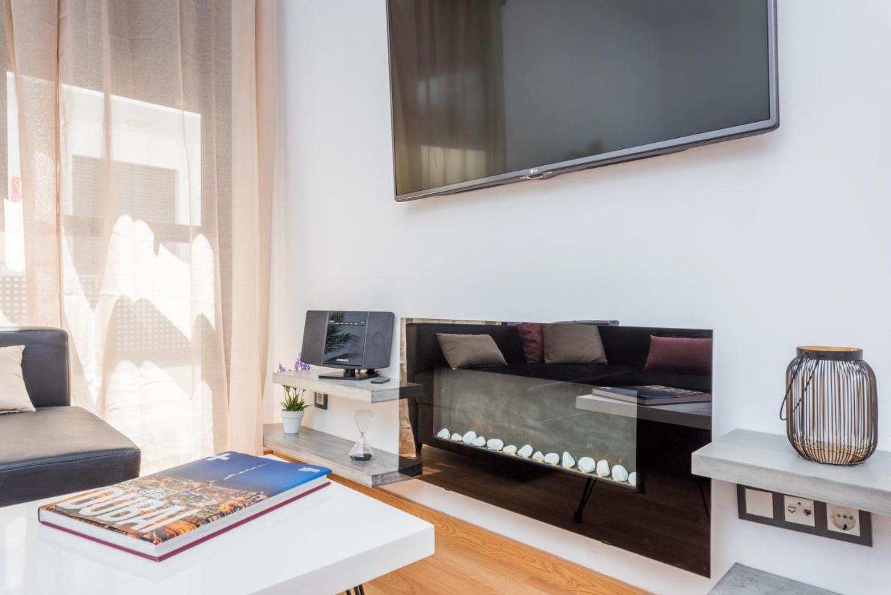 Atico Con Terraza Ac 1Hab En El Centro Y Piscina Comunitaria Apartment Malaga Ngoại thất bức ảnh