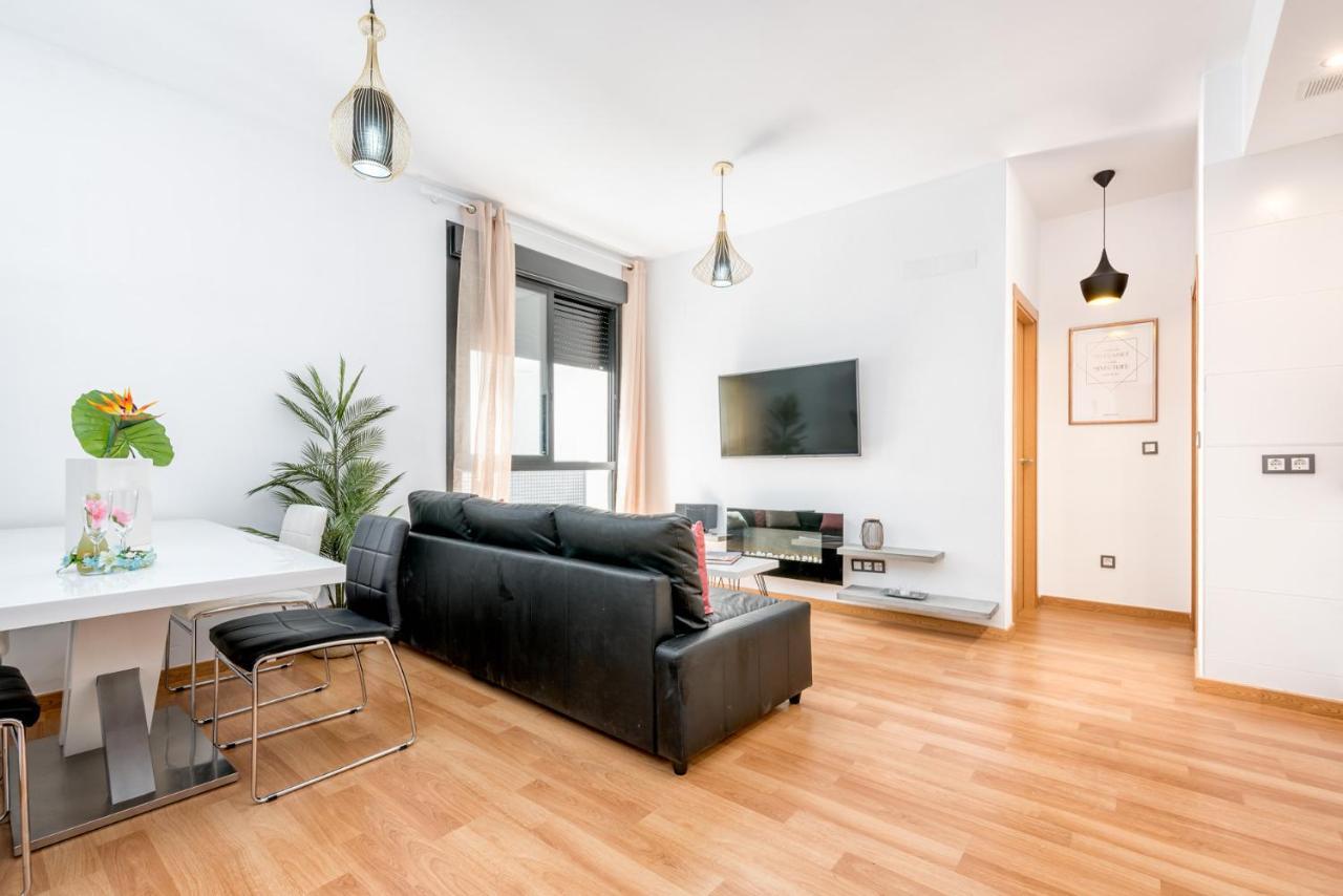 Atico Con Terraza Ac 1Hab En El Centro Y Piscina Comunitaria Apartment Malaga Ngoại thất bức ảnh