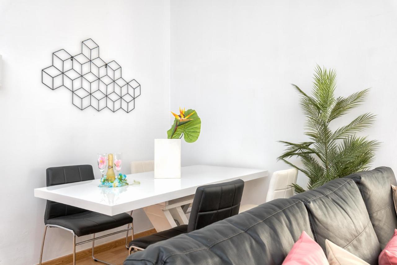 Atico Con Terraza Ac 1Hab En El Centro Y Piscina Comunitaria Apartment Malaga Ngoại thất bức ảnh