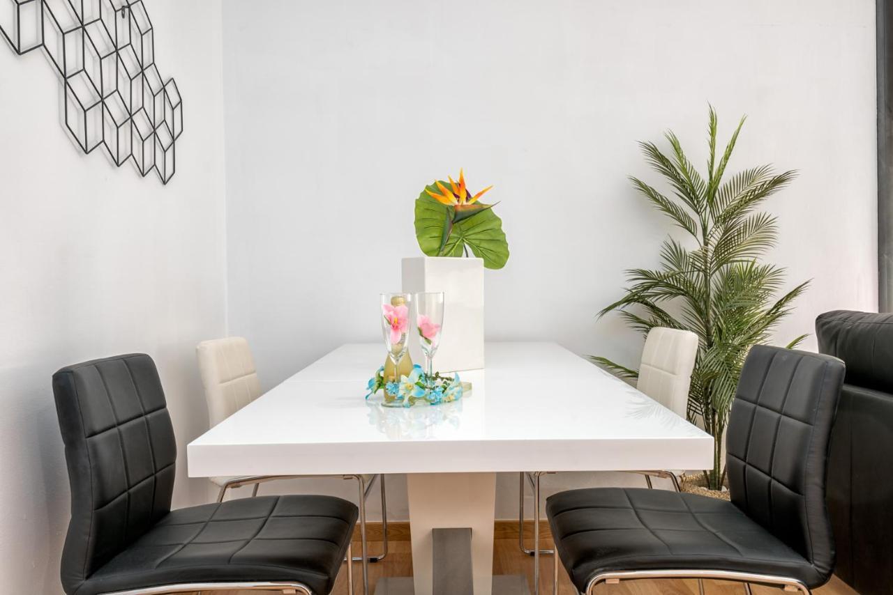 Atico Con Terraza Ac 1Hab En El Centro Y Piscina Comunitaria Apartment Malaga Ngoại thất bức ảnh