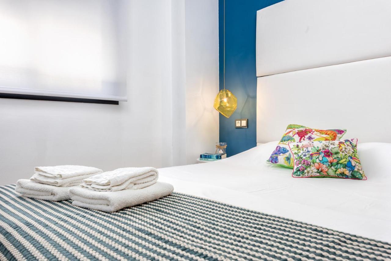 Atico Con Terraza Ac 1Hab En El Centro Y Piscina Comunitaria Apartment Malaga Ngoại thất bức ảnh